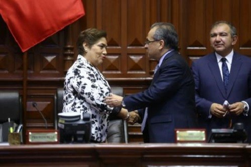 Presentarán moción de censura contra ministro Saavedra