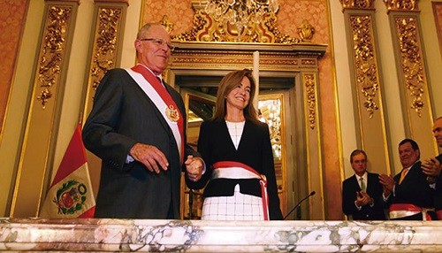 Jefe de Estado tomó juramento a Marilú Martens como Ministra de Educación