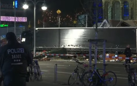 [Berlín] Camión embiste a multitud en mercado navideño: al menos 9 muertos y decenas de heridos