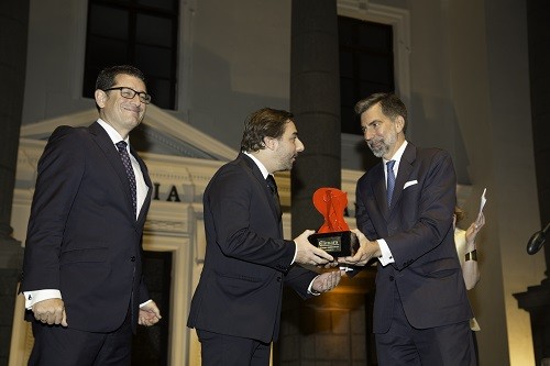 Chef español Jordi Roca y el Centro Bartolomé de las Casas recibieron el VIII Premio Cámara Española Chef español Jordi Roca y el Centro Bartolomé de las Casas recibieron el VIII Premio Cámara Española