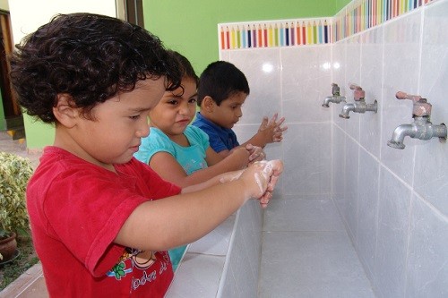 Padres de familia deben reforzar medidas de higiene durante verano para prevenir diarrea en hijos