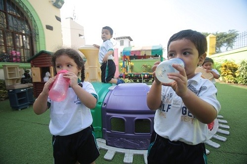 ¿Sabe qué es el golpe de calor? Conozca cómo prevenirlo en menores de cinco años