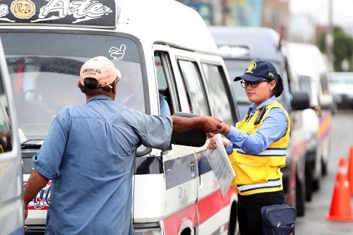 MML captura combis que circulaban sin permiso y debían miles de soles en papeletas