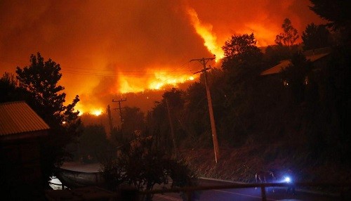 Chile apela por ayuda internacional para combatir incendios forestales