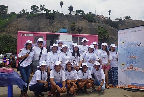Voluntarios Usil colaboran con la campaña 'Prevención 365 contra el Cáncer de Piel'