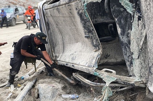 Más de 1 700 policías resguardan seguridad y apoyan a pobladores afectados por huaicos