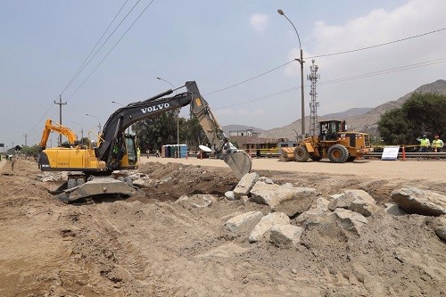 Municipalidad de Lima inicia retiro de estructura de puente afectado por huaicos