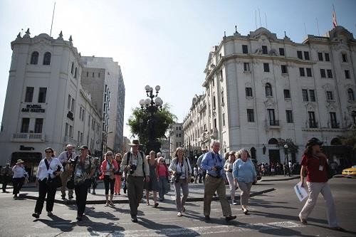 Más de 3.4 millones turistas extranjeros arribaron al Perú en primeros once meses del 2016