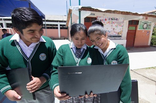 CLARO conecta el colegio Cristo Rey del distrito de Coracora en Ayacucho a la Red Dorsal Nacional de Fibra Óptica