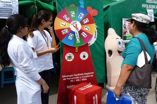 Hospital Carrión del Callao realizó feria informativa por Día Internacional del Condón