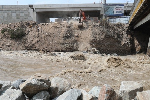 MML refuerza estructuras del puente Dueñas y otras vías sobre el rio Rímac