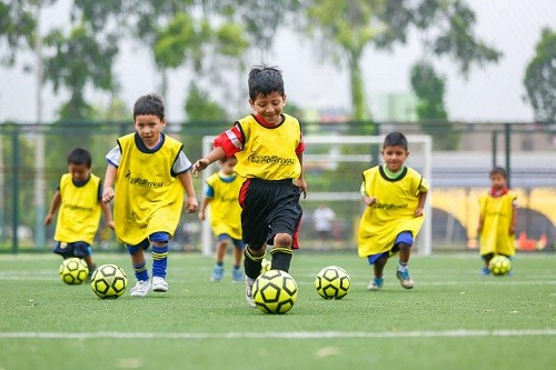 Anuncian más escuelas deportivas y clases de natación en los Clubes Zonales