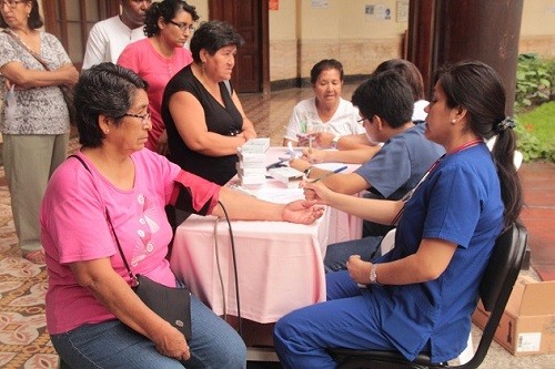 Hospital Dos de Mayo realiza campaña de despistaje de hipertensión arterial