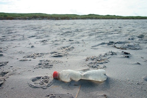 Greenpeace pide a los ministros europeos medidas para eliminar el plástico de un solo uso