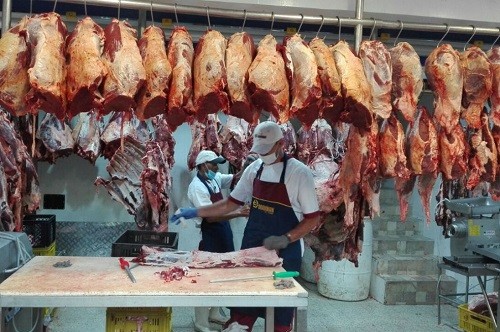 El escándalo de carne podrida en Brasil impulsa importantes prohibiciones de importación