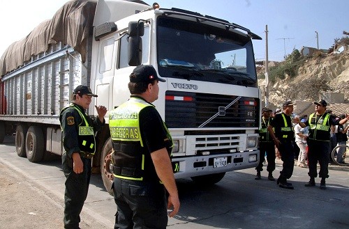 PNP exhorta a transportistas a evitar circular por la carretera central