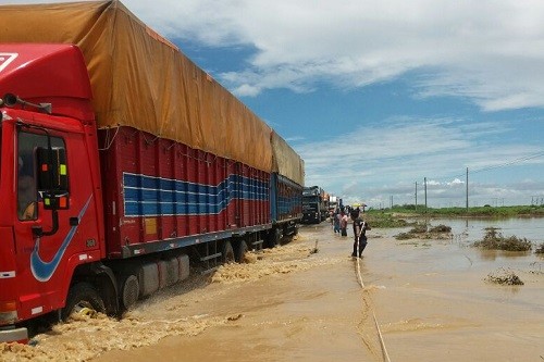 7 carreteras bloqueadas y 23 restringidas a consecuencia de desbordes de ríos