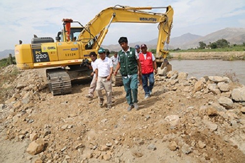Agro Rural y Minagri trabajan para reparar diques que rompió el río Piura