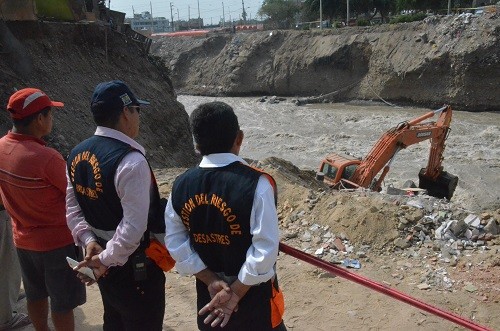 Municipio de SMP continúa con enrocado de Malecón Rímac