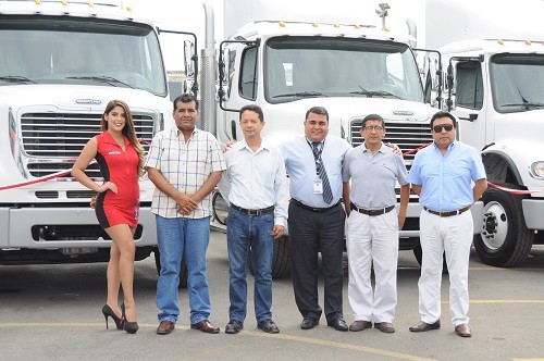 DIVEMOTOR entrega flota de camiones freightliner para el sector avícola