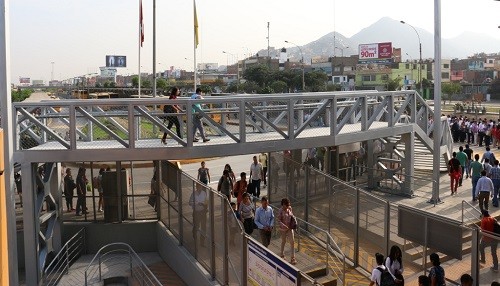 Protransporte instala escalera de conexión para facilitar tránsito de usuarios en la Estación Naranjal
