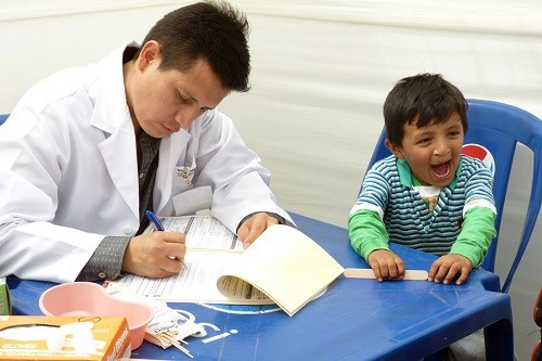 Más de 200 niños fueron evaluados en primer día de Operación Sonrisa