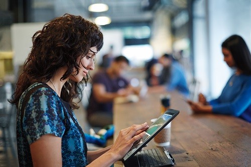 Intel: notebook 2 en 1 es el regalo ideal para una mamá moderna