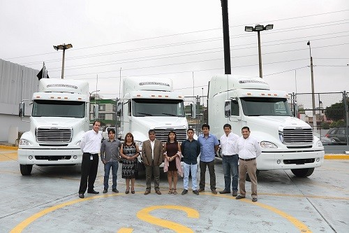 DIVEMOTOR entrega camiones Freightliner a la empresa industria metálicas Alyer