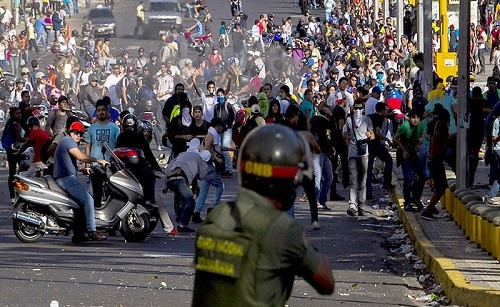 Venezuela: un hombre fue quemado durante protestas contra el gobierno