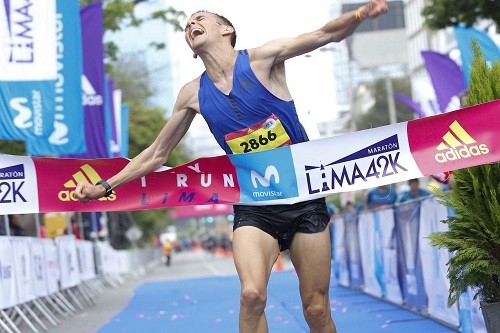 Americano Jeffrey Eggleston gana la Maratón Movistar Lima42K