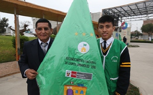 Minedu premia con 'Bandera verde' a 28 colegios por logros ambientales
