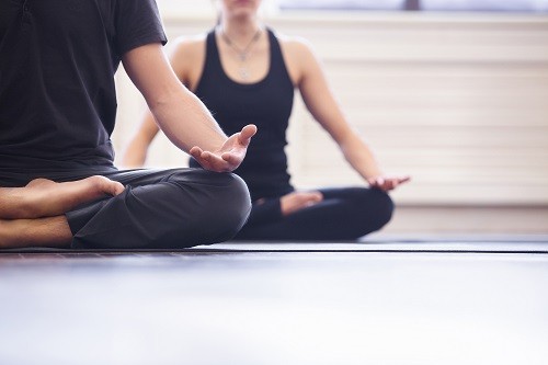5 poderes sanadores de practicar yoga y meditación