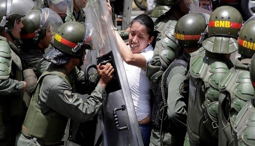 Venezuela: Jóvenes legisladores protestan contra el régimen de Nicolás Maduro