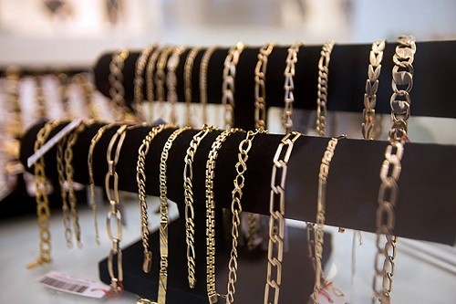 Caja Metropolitana realiza exposición y venta de joyas de oro por Fiestas Patrias