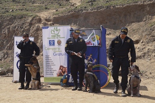 PNP lleva alegría a cientos de niños de escasos recursos en las alturas de los cerros de Villa María del Triunfo