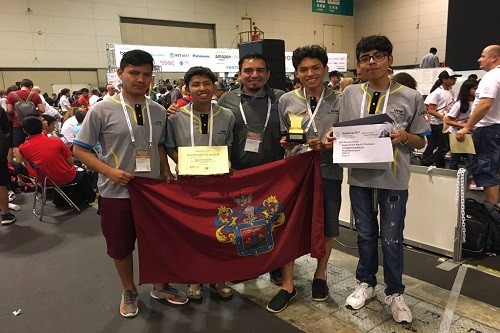 Miembros del Club de Robótica de la UCSP ganaron el reto Super Team en el Robocup 2017