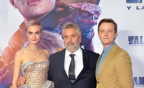 Los protagonistas de 'Valerian y la ciudad de los mil planetas' desfilaron en la premiere de México