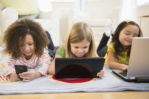 Regreso a clases: estos son los 3 gadgets indispensables para tus hijos