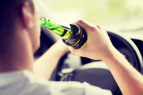 Recomiendan a jóvenes no abordar vehículos de amigos que hayan bebido
