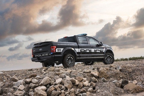 Ford presenta la F-150 Police Responder la primera pick-up certificada para la persecución policial en los Estados Unidos Ford presenta la F-150 Police Responder la primera pick-up certificada para la persecución policial en los Estados Unidos