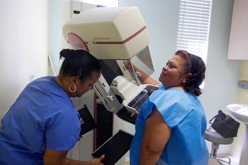Una de cada dos mujeres con seguro de salud se ha hecho una mamografía