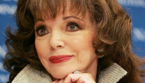 A Joan Collins le encanta la reina de Inglaterra