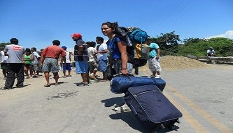 Tumbes: Bloqueo en carretera perjudica a turistas extranjeros