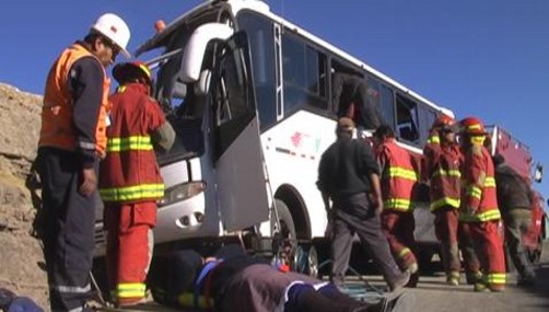 Cañete: Al menos 5 muertos tras choque de bus y camión