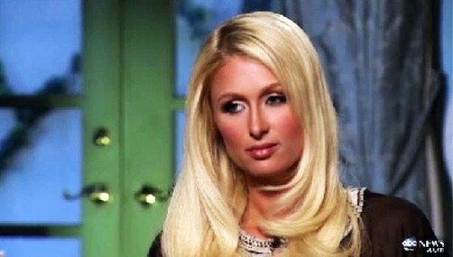Paris Hilton se molesta en una entrevista y deja el set (video)