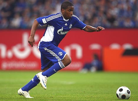 Jefferson Farfán reapareció en victoria del Schalke 04