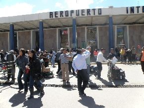 Aún hay 300 pasajeros de Peruvian Airlines varados en Cusco