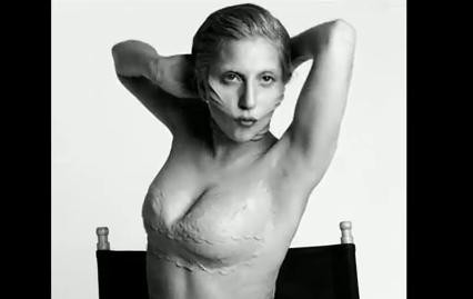 Lady Gaga muestra tercer video de 'You and I'