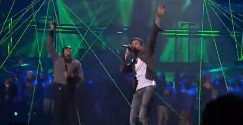 Enrique Iglesias a dúo con Ludacris en los AMA's 2011