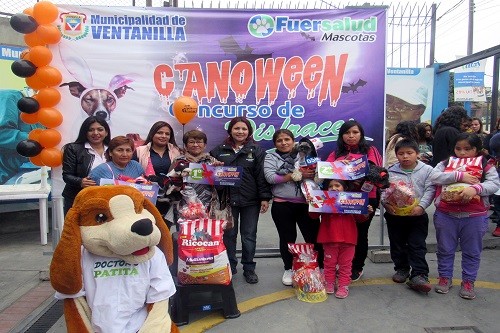 Desfile 'Canoween' en Ventanilla